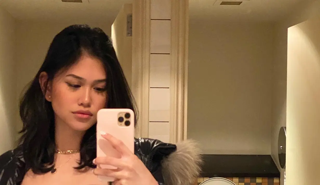 Model strapless dress korset yang sedang on-trend (Foto: Instagram @bellezaa_17)