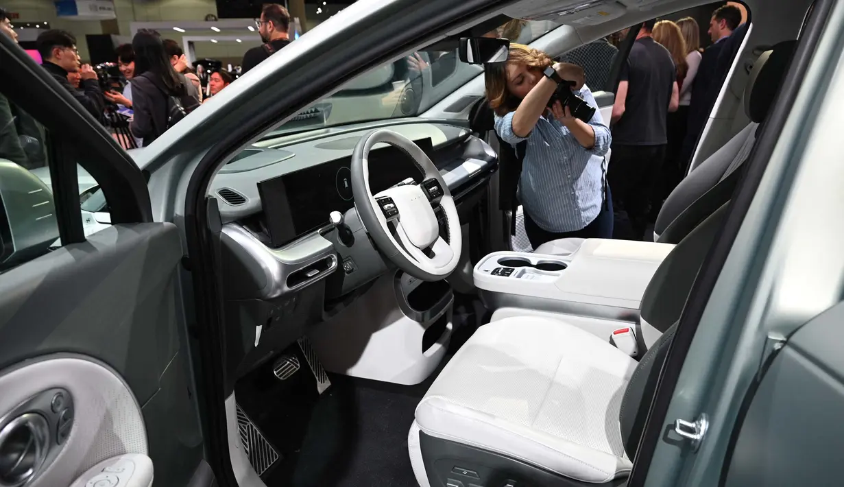 Hyundai Motor Company resmi memperkenalkan mobil listrik terbarunya, yakni Ioniq 9. (Robyn Beck/AFP)