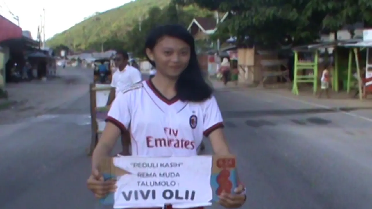 Prihatin Kondisi Vivi Olii, Warga Gorontalo Galang Dana di Jalan