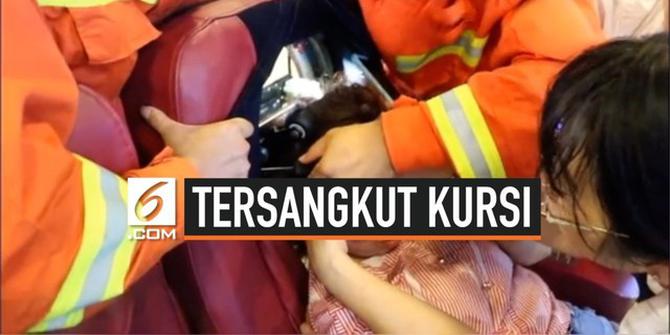 VIDEO: Penyelamatan Turis yang Rambutnya Tersangkut di Kursi Pijat