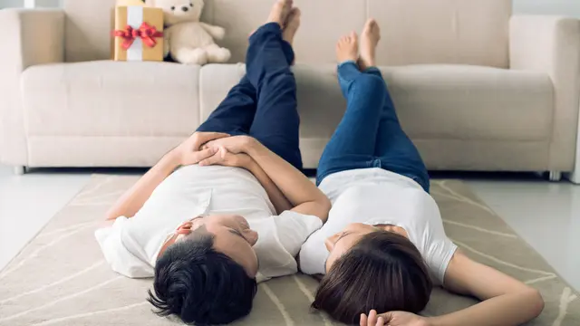 5 Cara Ampuh Untuk Tetap Mencintai Pasanganmu Meski Sudah Berhubungan Lama