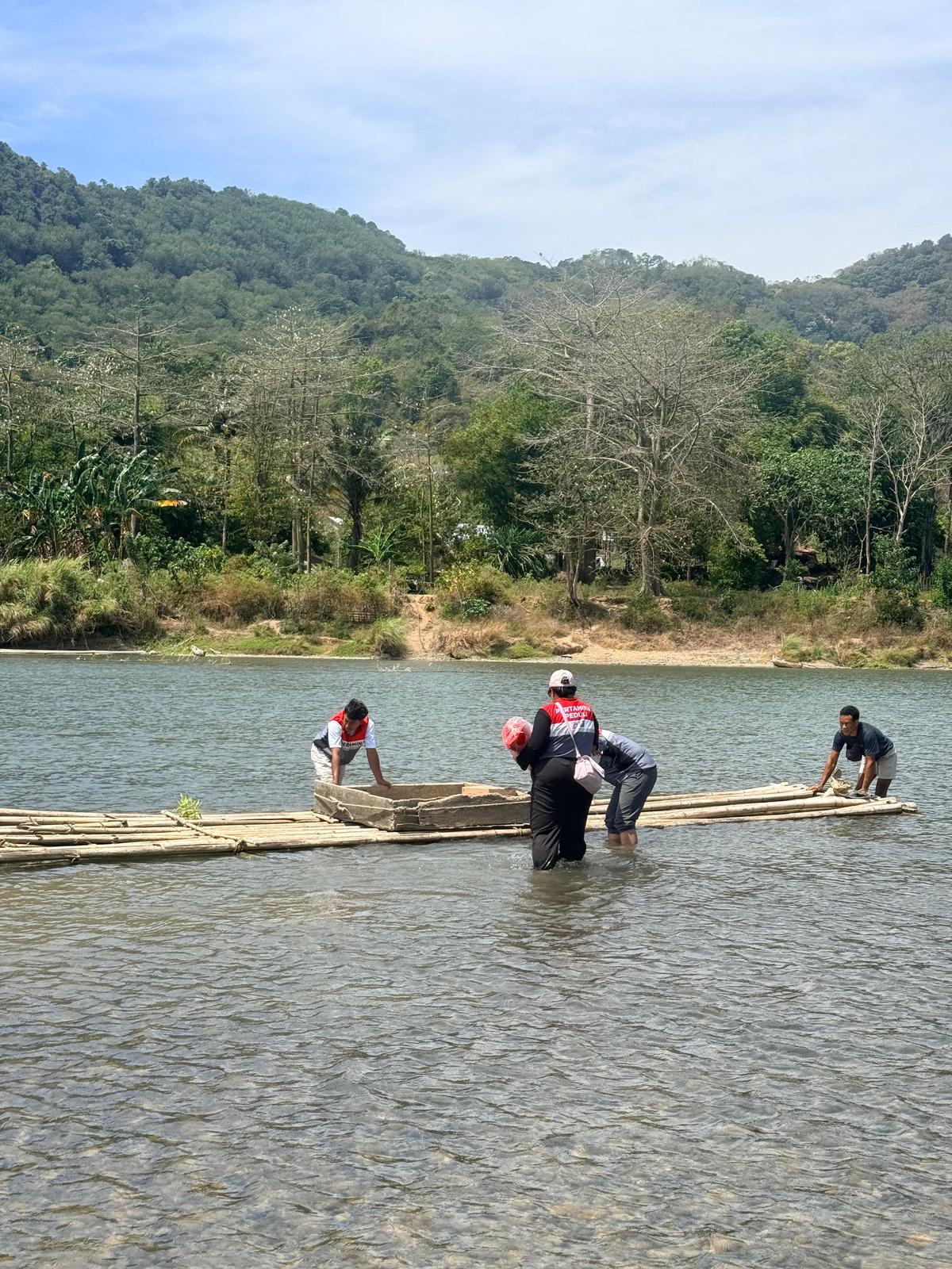Pasokan Bantuan Logistik Tiba di Puncak Bukit
