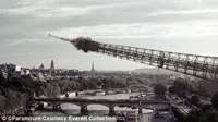 Video Terbaru ISIS, Ancam Robohkan Menara Eiffel di Paris. Gambar potongan dari film GI Joe: The Rise of Cobra dijadikan salah satu cuplikan video ancaman ISIS. (Daily Mail)