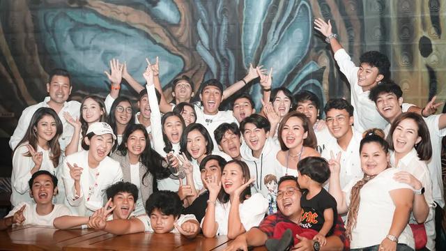 Pesta perpisahan artis DJS (Foto: Instagram/@farell.akbar11)