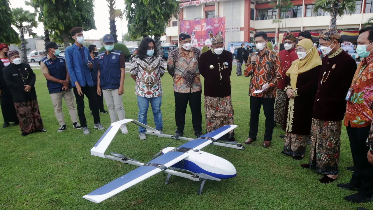 Uji coba penerbangan drone Beehive Drones untuk logistik medis
