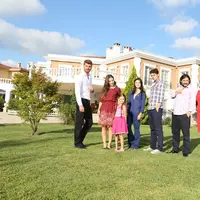 Para pemain Elif mengajak para fans untuk menyaksikan Elif 2 di SCTV yang ceritanya akan semakin seru dengan tambahan karakter yang baru yang menarik. (SCTV/Bintang.com)