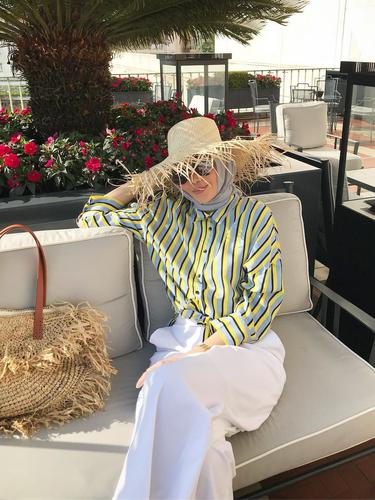 5 Inspirasi Gaya Modest Wear Untuk Libur Musim Panas Dari Sosialita Hijab Dsaks Fashion Fimela Com