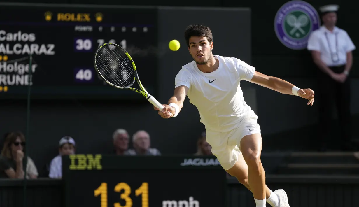 Petenis nomor satu dunia Alcaraz dan unggulan keenam Rune pernah bermain ganda bersama saat berusia 14 tahun. (AP Photo/Kirsty Wigglesworth)