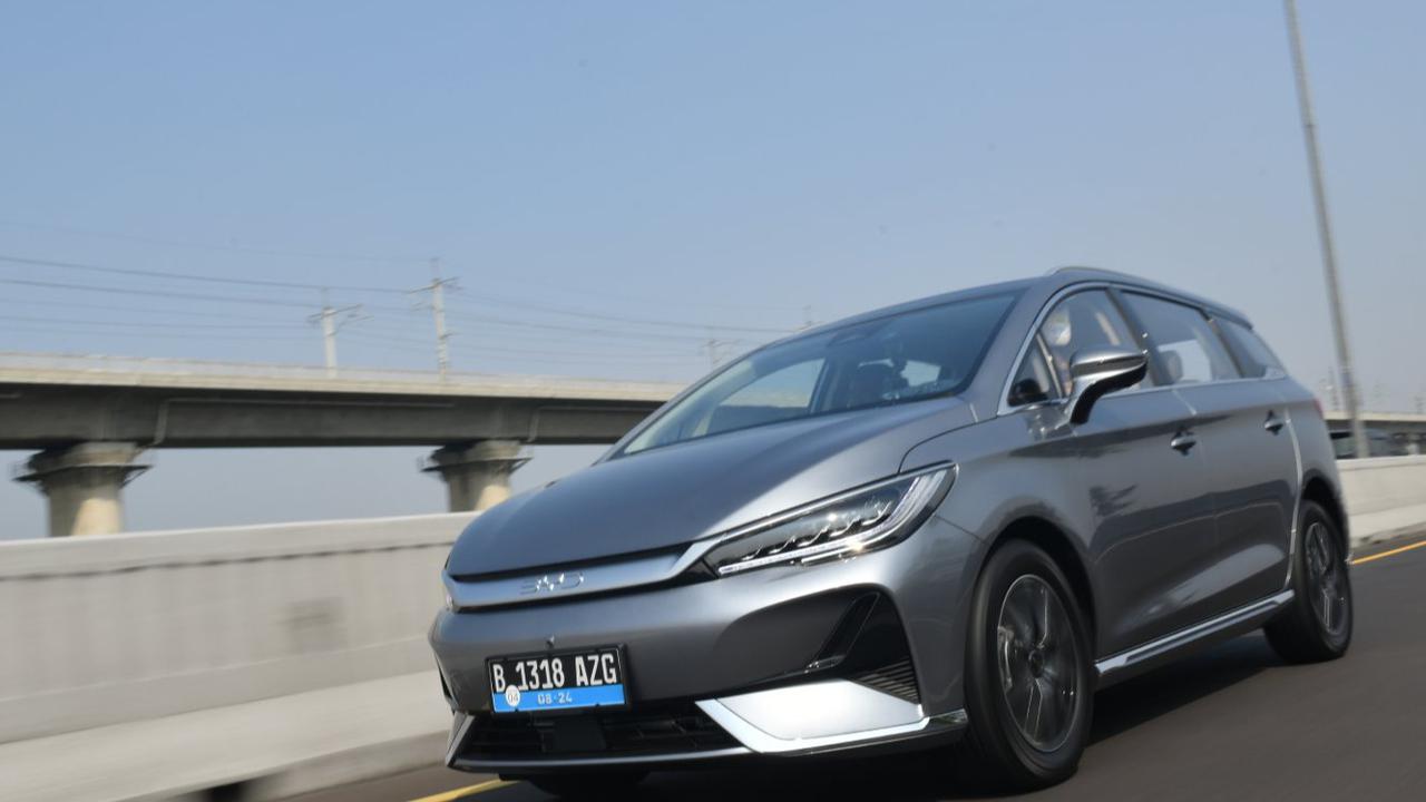 BYD M6