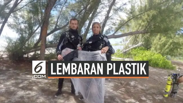 Dua orang penyelam gua menemukan lembaran besar plastik di gua bawah laut. Mereka tengah melakukan perjalanan ke lubang biru Kepulauan Bahama.