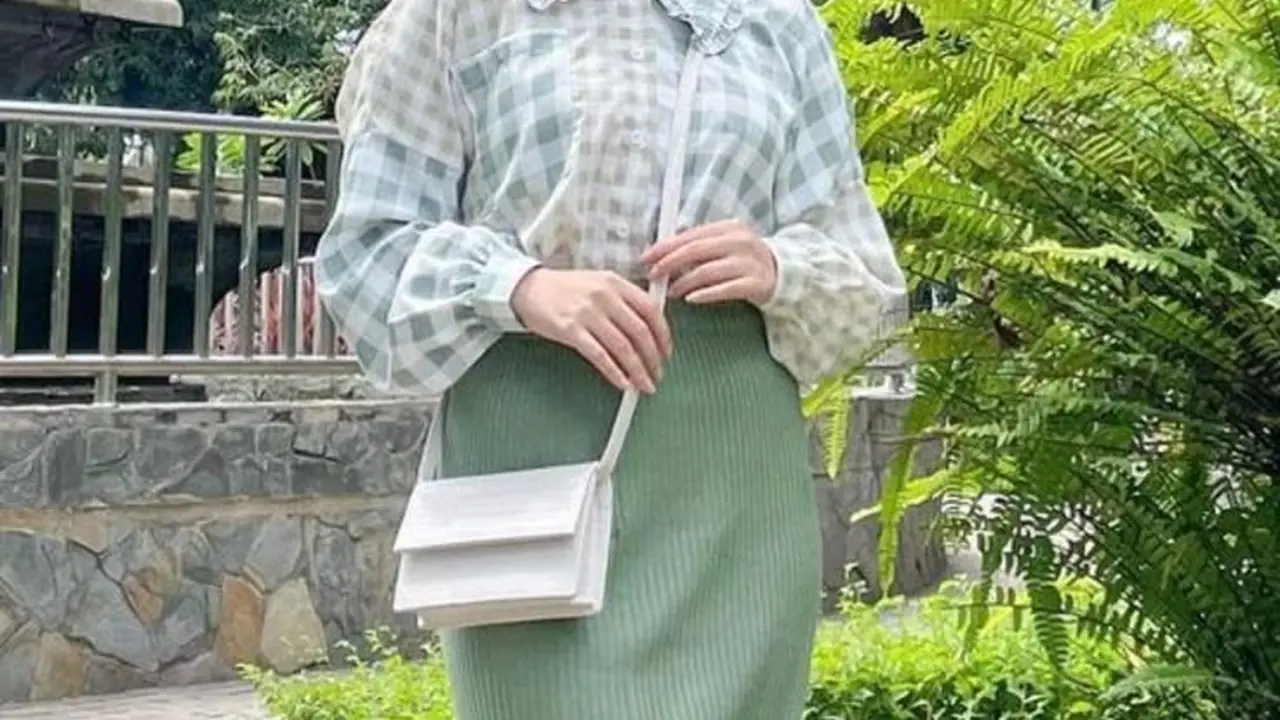 Blouse Plisket Hijau Aksen Kerut