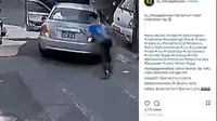 Niat untuk membantu orang yang menahan mobilnya mundur sendiri, orang ini malah menabrakkannya (ics_infocegatansolo)