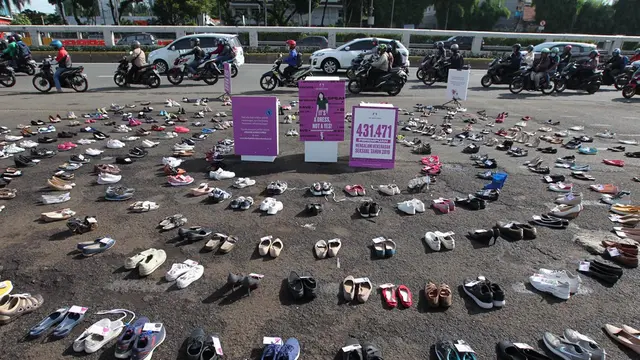 Silent demo di depan gedung DPR RI