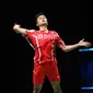 Tunggal putra Indonesia, Anthony Ginting, saat menghadapi Kento Momota dalam laga pertama semifinal Piala Thomas 2022 menghadapi Jepang, Jumat (13/5/2022). (Dok. PBSI)