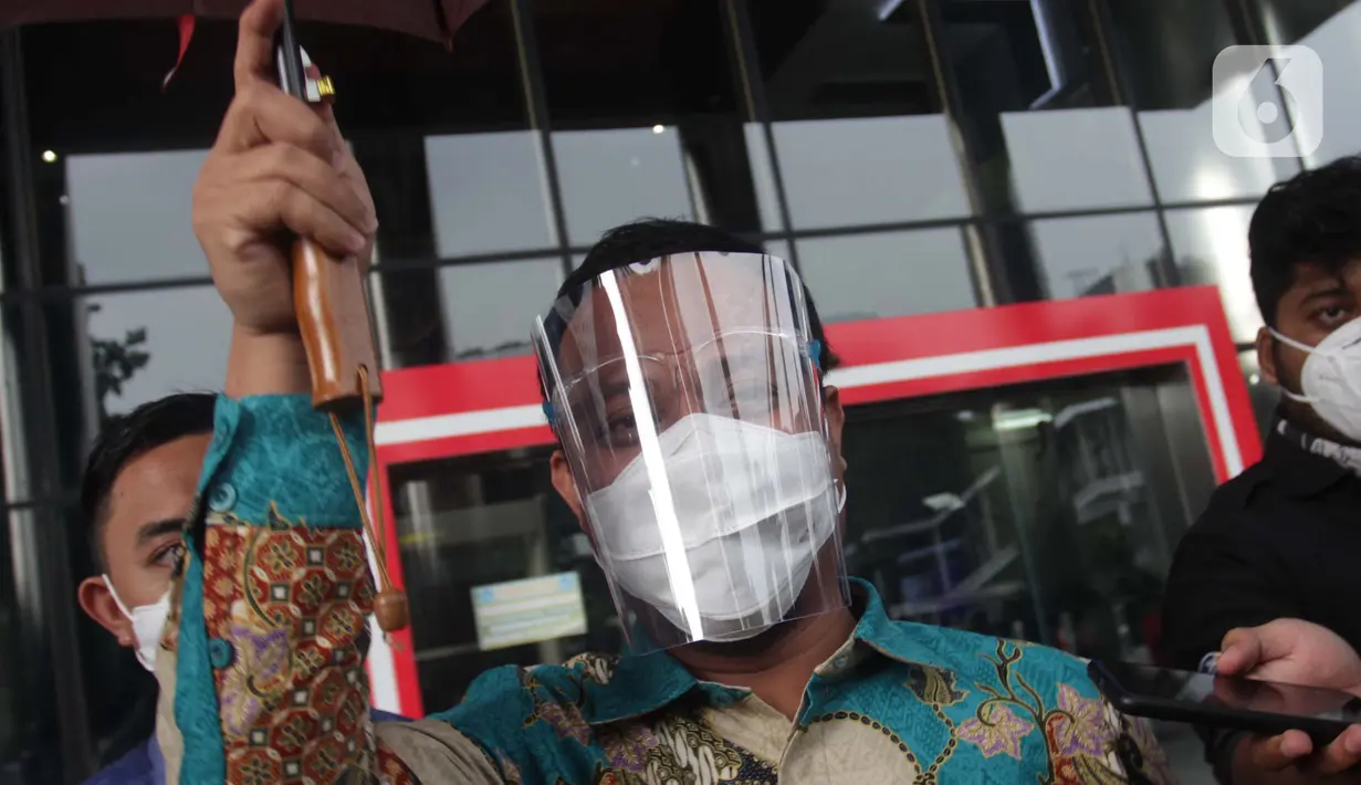 Plt Gubernur Sulsel, Andi Sudirman Sulaiman usai diperiksa di gedung Merah Putih KPK, Jakarta, Rabu (2/6/2021). Andi S Sulaiman diperiksa sebagai saksi dugaan suap perizinan dan pembangunan infrastruktur di Pemprov Sulsel 2020-2021 dengan tersangka Nurdin Abdullah. (Liputan6.com/Helmi Fithriansyah)