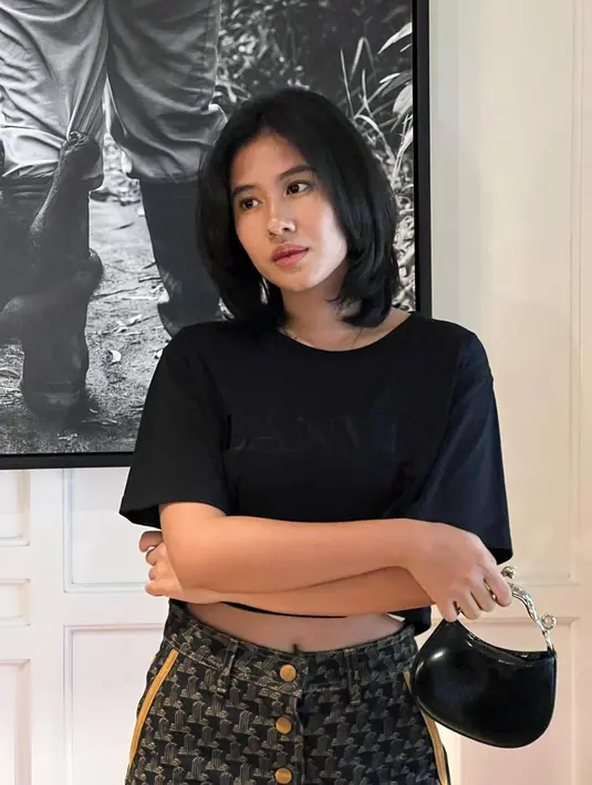 Dari fotonya Shenina tampil memesona dengan short layered hair. [Foto: Instagram/sheninacinnamon]