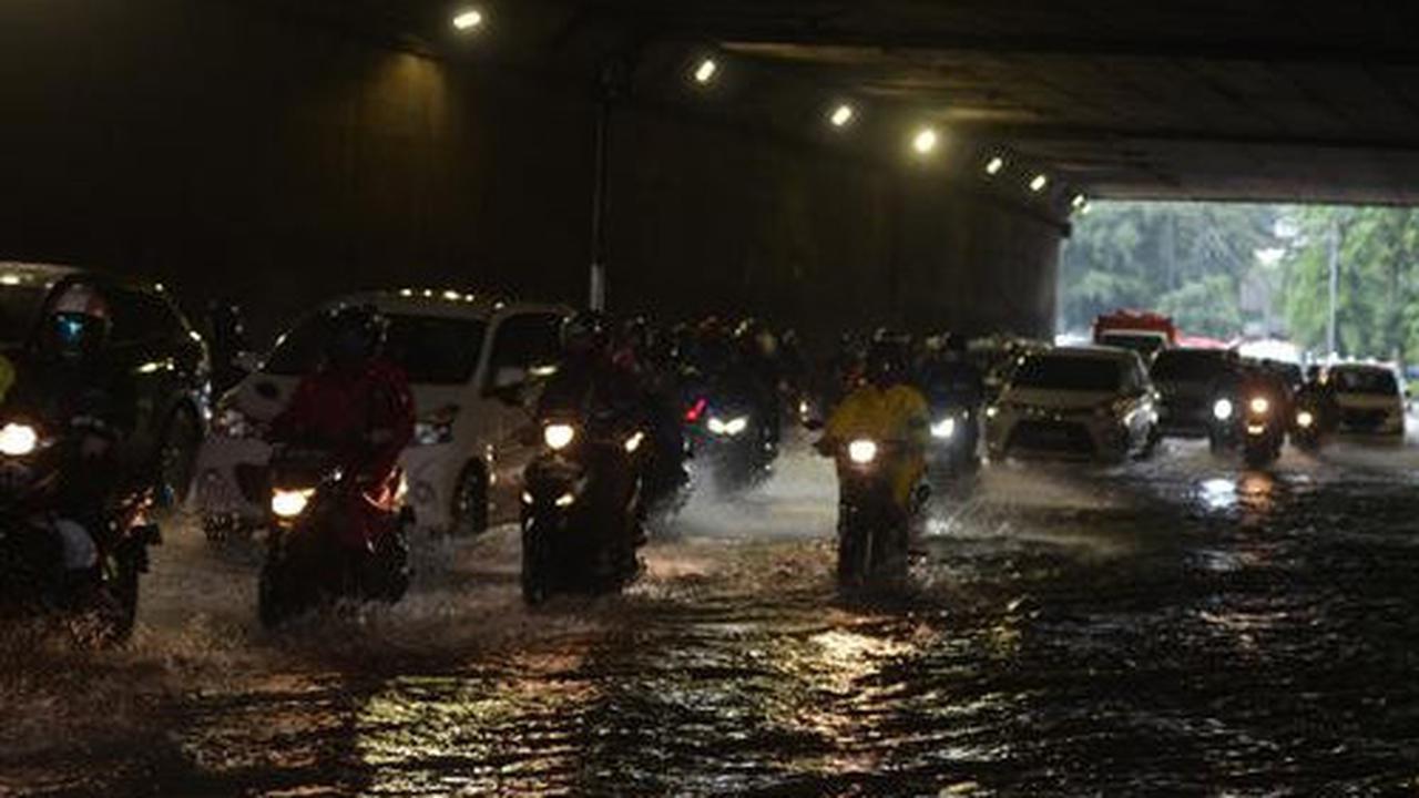 Hujan Lebat Guyur Jakarta Tadi Malam, Dua RT dan Tiga Ruas Jalan Terendam
