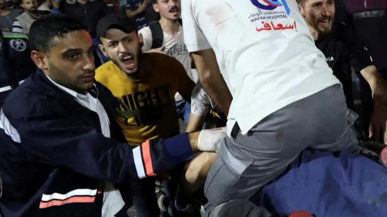 Sebelumnya rumah sakit tersebut telah mendapat ancaman dari Israel untuk dikosongkan atau dibom, kata Kementerian Kesehatan Palestina yang menyampaikan lewat saluran Telegram.<br>