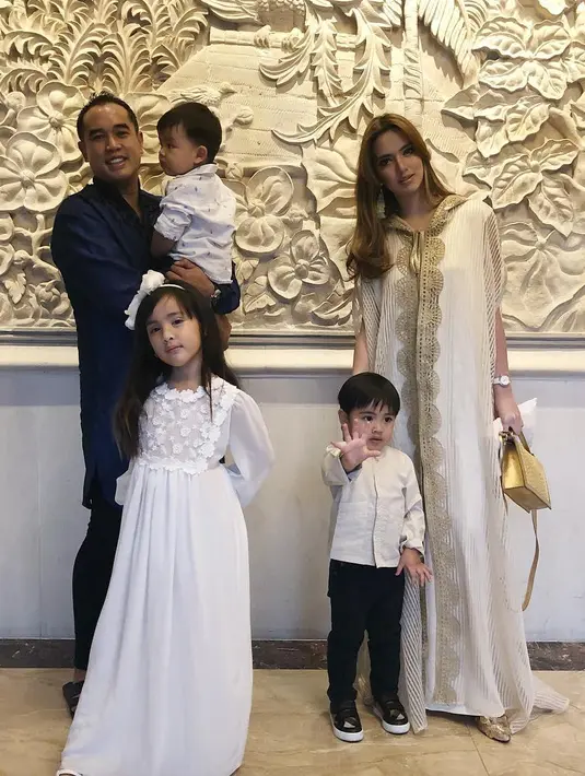 Nia Ramadhani mengaku bahwa kembali ke layar kaca, lantaran acara tersebut tidak begitu banyak makan waktu. Seminggu dilakukan dua kali menjalani syuting dengan waktu sekitar dua jam. (Instagram/ramadhaniabakrie)