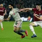 Winger Liverpool, Mohamed Salah, mendapat perlakuan rasial dari suporter West Ham United pada laga laga pekan ke-25 Premier League, di London Stadium, Senin (4/2/2019). (AP Photo/Kirsty Wigglesworth)