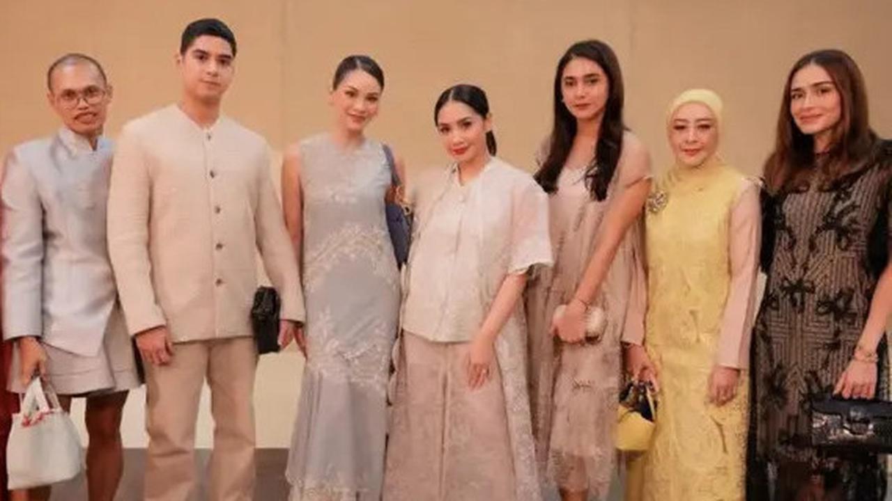 Potret Para Artis Cantik di Gelaran Show Sapto Djojokartiko Spring Summer 2025, Ada Nagita Slavina & Raline Shah