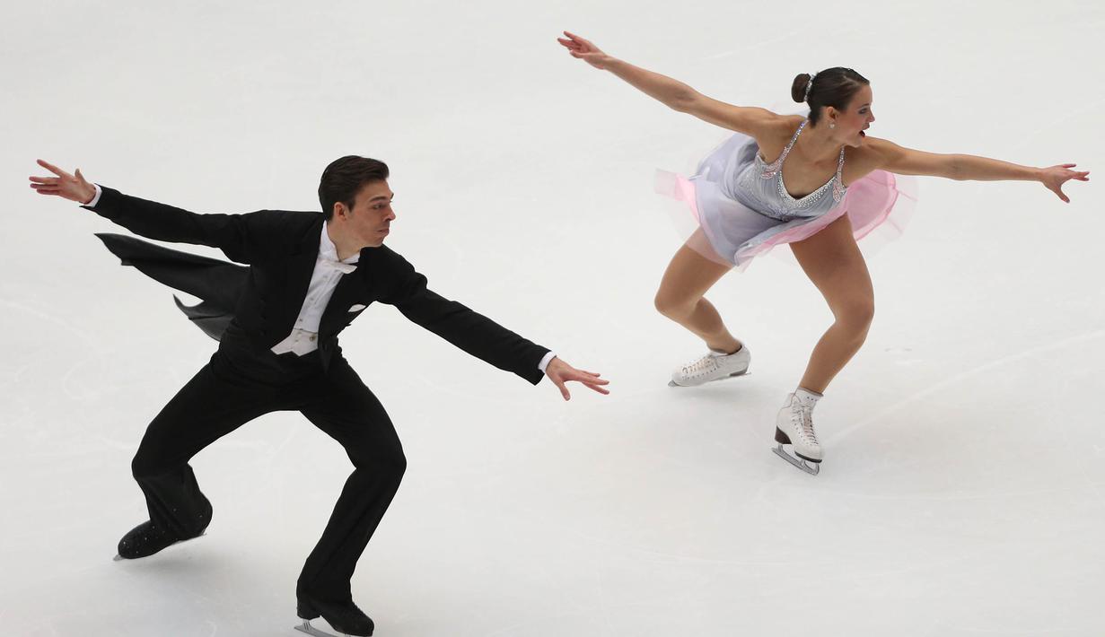 Penampilan pesenam Federica Testa dan Lukas Csolley pada ajang ISU Grand Prix di Beijing, Tiongkok, Jumat (6/11/2015). (EPA/Wu Hong)