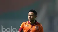 Pemain Pusamania Borneo FC, Ponaryo Astaman saat melawan PS TNI pada lanjutan Liga 1 Indonesia di Stadion Pakansari, Bogor, Senin (17/4/2017). PS TNI bermain imbang 2-2 dengan PBFC. (Bola.com/Nicklas Hanoatubun)