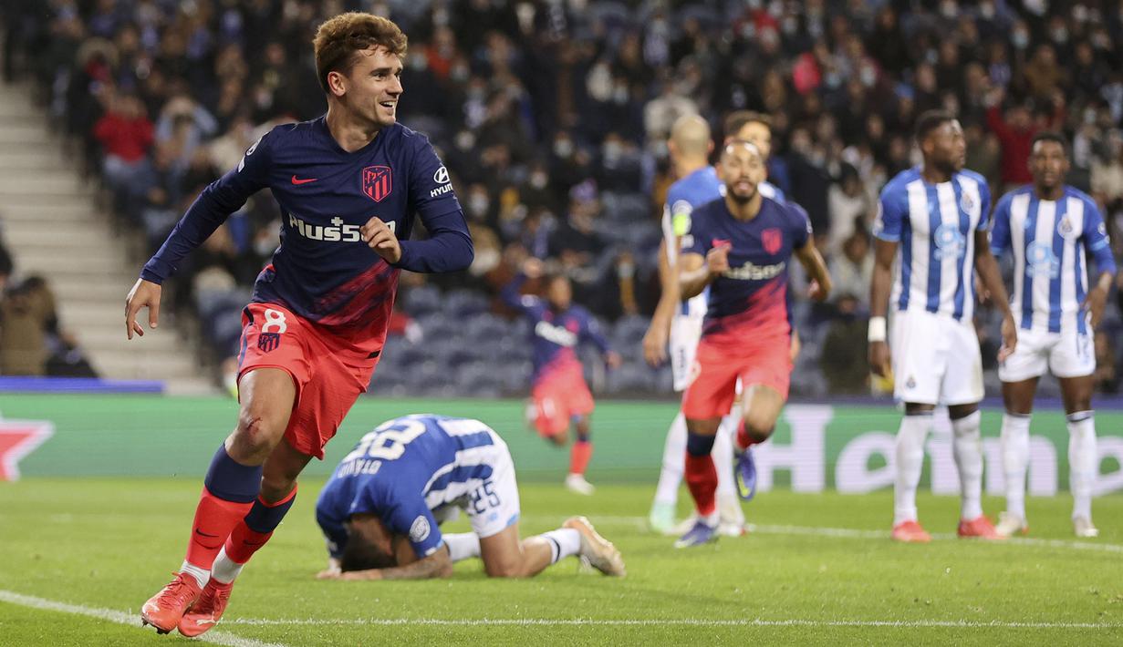 Antoine Griezmann menjadi keran gol pertama Atletico Madrid di menit ke-56. Memanfaatkan sepak pojok, Griezmann berhasil menyambar bol dengan sentuhan kaki kirinya. (AP/Luis Vieira)