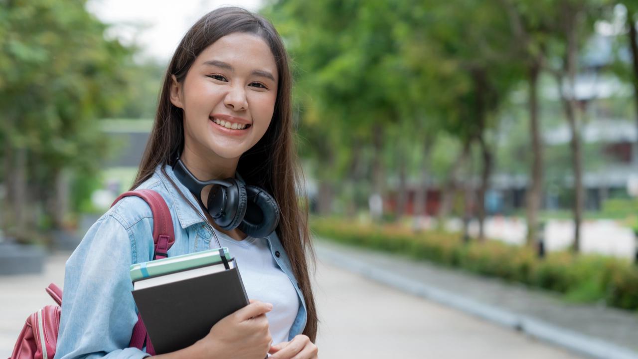 Fresh dan Tahan Lama! Dua Parfum Favorit Ini Bikin Kamu Makin Confidence di Kampus!