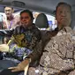 Menko Airlangga dan Menperin Agus Gumiwang saat menjajal salah satu mobil listrik yang dipajang oleh peserta GIIAS 2023. (Liputan6.com/Angga Yuniar)