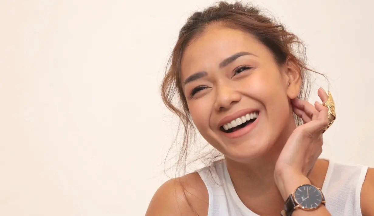 Selain jago dalam beraking, Adinia Wirasti juga punya kulit eksotis yang membuat banyak kaum adam terkagum-kagum. (Adrian Putra/Bintang.com)