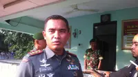 Dandim 0614 Kota Cirebon Letkol Inf Suharma Zunam memberikan penjelasan terkait penangkapan seorang WN Prancis. (Liputan6.com/Panji Prayitno)
