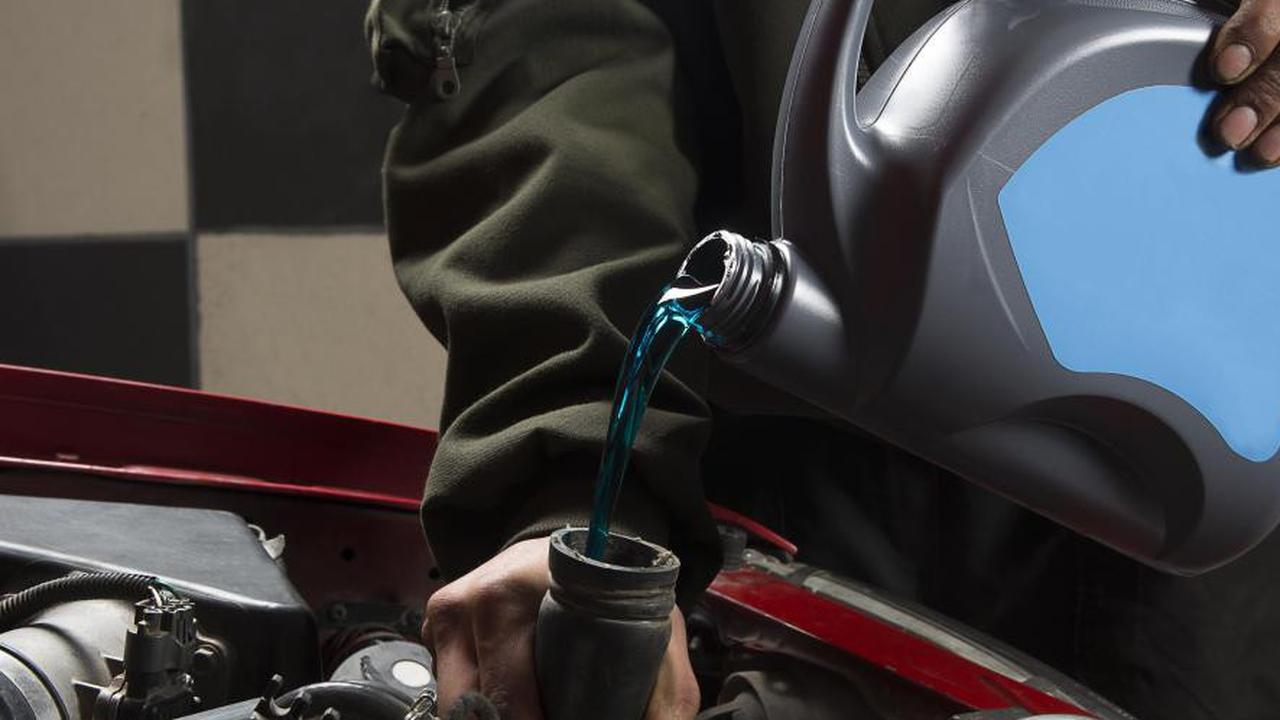 Metode yang Tepat dan Aman untuk Mengisi Air Radiator Mobil