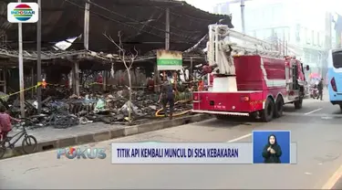 Pada Kamis (7/3) pagi empat titik api kembali muncul di sisa kebakaran Pasar Blok A, Fatmawati, Jakarta Selatan.