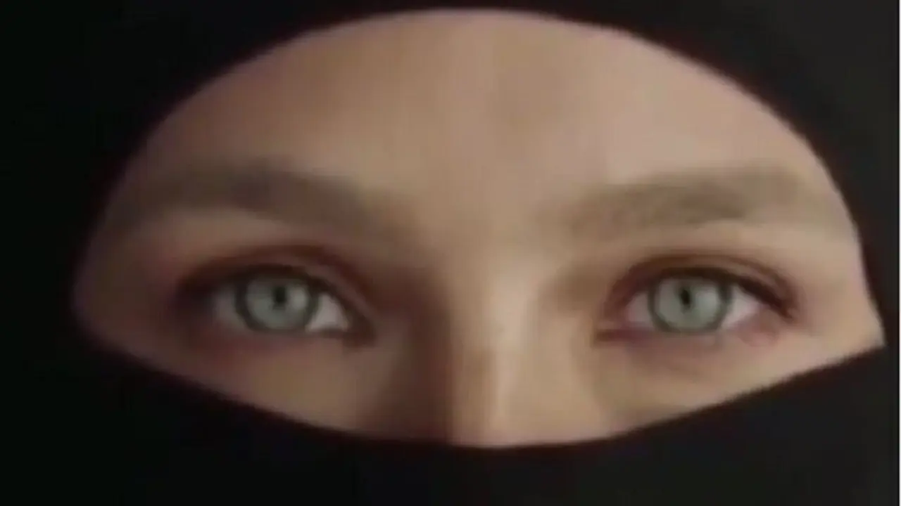 Pakai Niqab dalam Iklan, Model Israel Bar Refaeli Dituding Islamofobia