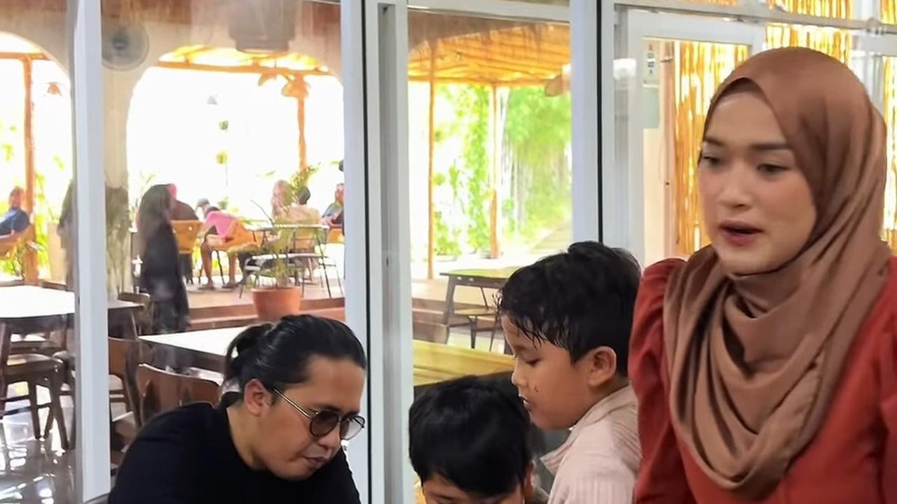 8 Potret Ririe Fairus dan Ayus Kompak Rayakan Ulang Tahun Anak, Ungkap Mantan Suami Sudah Punya Pasangan Baru - Nikahi Nissa Sabyan?