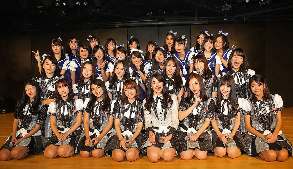 Sebagai center dalam single ke-17 ini, Shani yang berasal dari team KIII bertugas untuk mengenalkan lagu ini setiap akan tampil. Selain itu, juga harus belajar didepan banyak orang. (Bambang E. Ros/Bintang.com) 