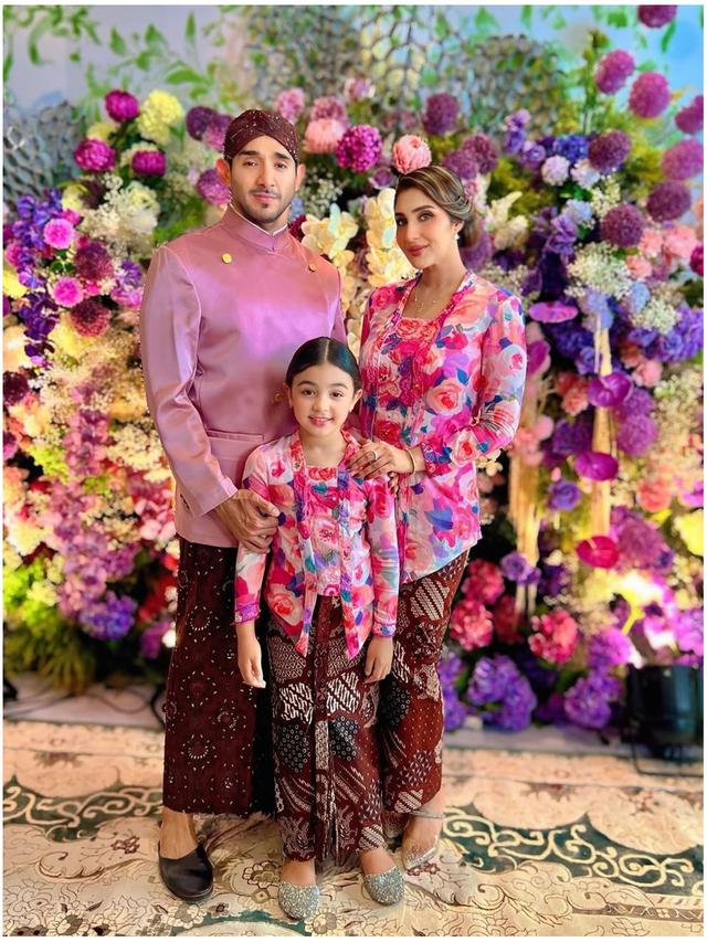 6 Potret Tania Nadira di Pengajian & Siraman Adik Ipar, Pakai Gamis dan Kebaya