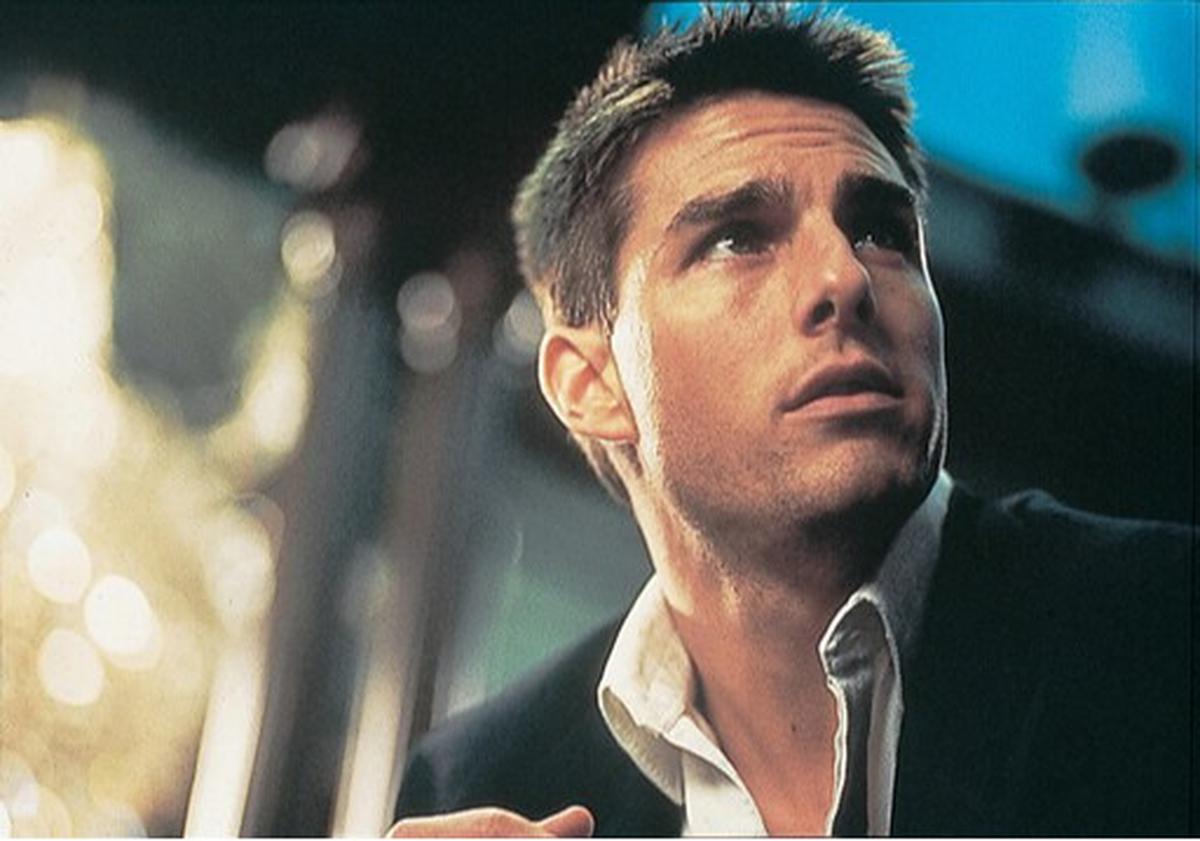 Transformasi Tom Cruise dalam film Mission Impossible.