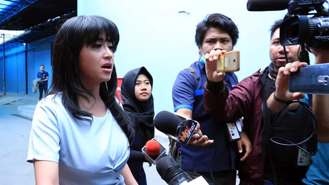 [Bintang] Dewi Perssik