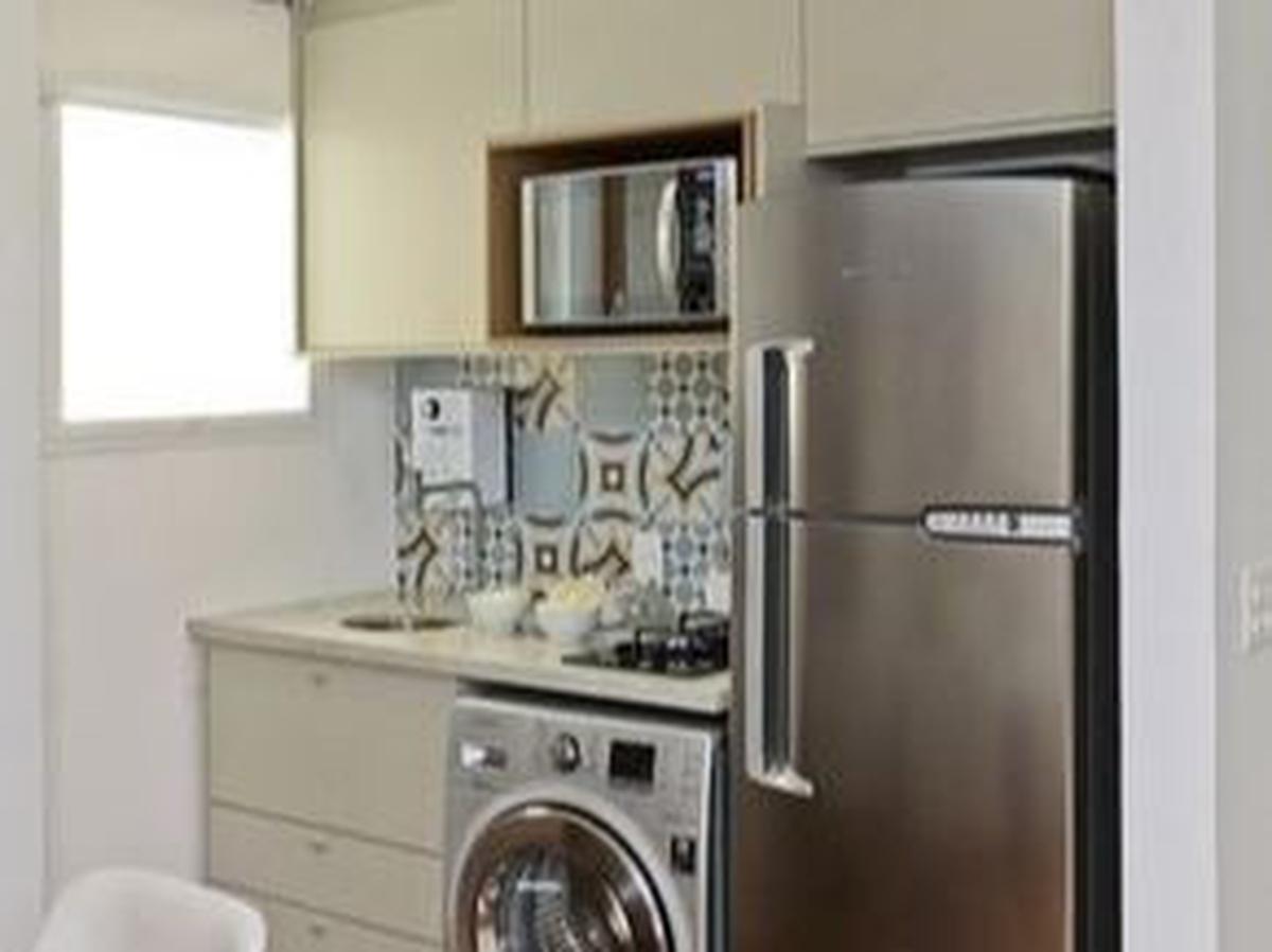 4. Dapur dengan Meja Cuci Baju Multifungsi