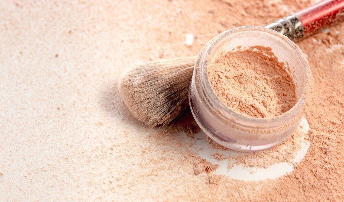 3.&nbsp;Bedak, Eyeshadow Padat, Blush on Padat