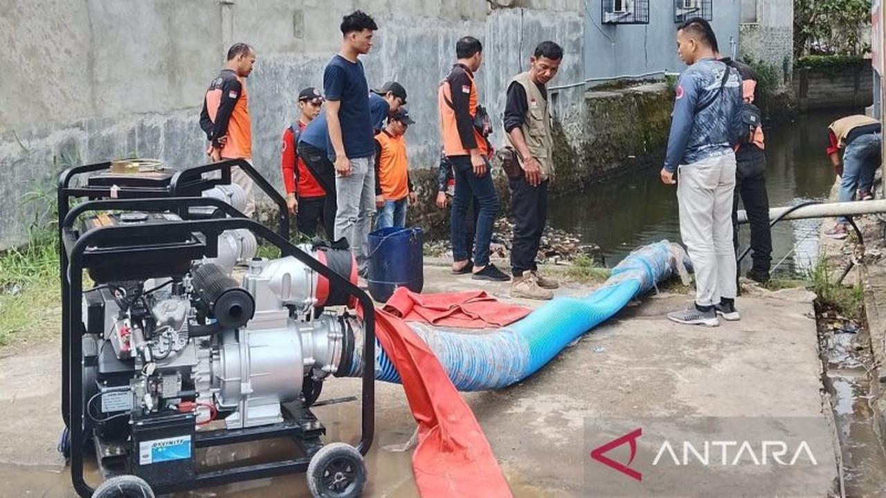BPBD OKU Sigap Sedot Genangan Banjir di Jalinsum, Waspada Sampah Penyebab Utama