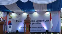 Dalam rangka memperingati 50 tahun hubungan diplomatik Korea-Indonesia, Kedubes Republik Korea menyumbangkan papan nama ke Akademi Hangeul Baubau di Suku Ciacia (Kedubes Korea Selatan).
