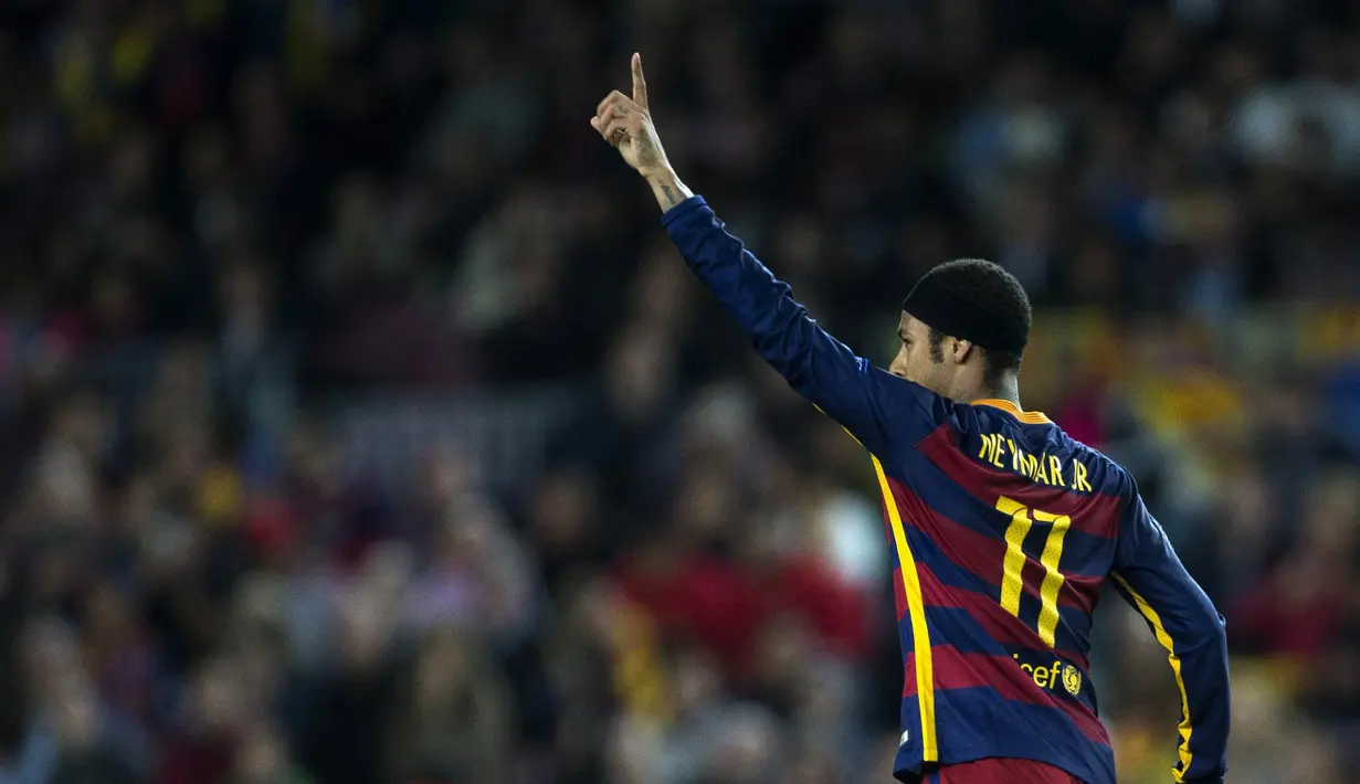 Pemain Barcelona, Neymar merayakan gol nya ke gawang Bate Borisov pada laga Liga Champions di Stadion Camp Nou, Spanyol, Rabu (4/11/2015). (EPA/Alejandro Garcia)