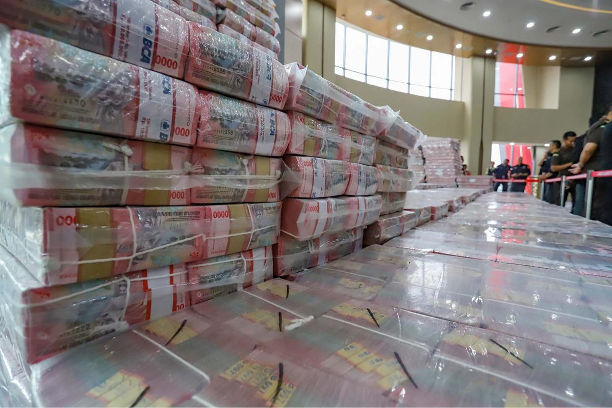 FOTO: Penampakan Uang 2 Trilyun Rupiah, Sitaan dari Wilmar Group di Kejagung Jakarta