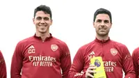 Carlos Cuesta (kiri) saat menjadi asisten pelatih Arsenal. (Dok Arsenal)