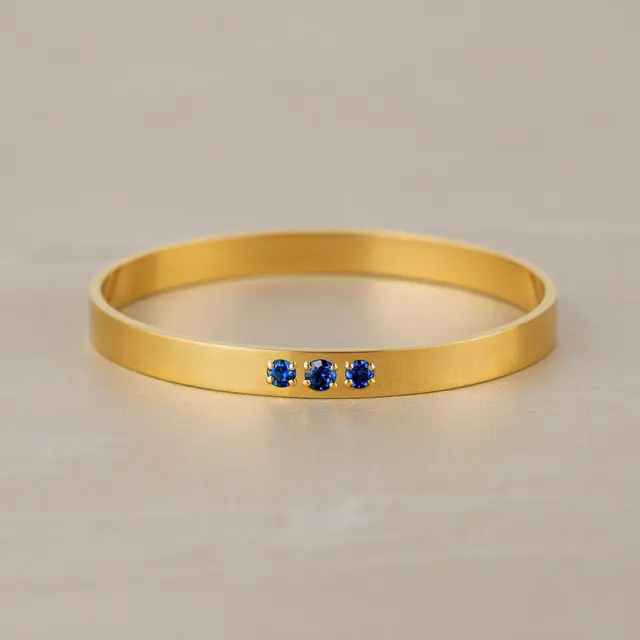 Model Gelang Bangle Emas 5 Gram dengan Batu Permata Kecil