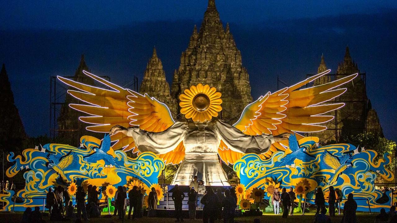 FOTO: Sun Flower Angel Hadirkan Nuansa Baru di Kawasan Candi Prambanan