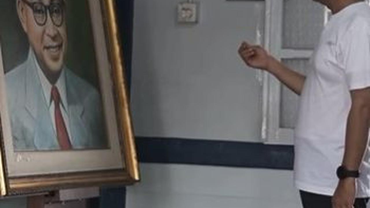 Video Anies Bicara dengan Lukisan Bung Hatta Diklaim Depresi Karena Kalah Pilpres, Cek Faktanya